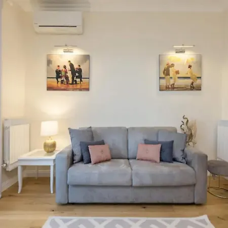 In With Maggiore Views