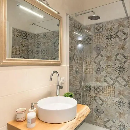 In With Maggiore Views Nyaraló