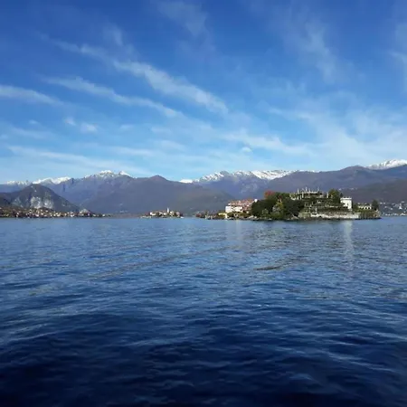 In With Maggiore Views Nyaraló Baveno