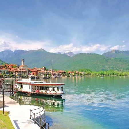 In With Maggiore Views *