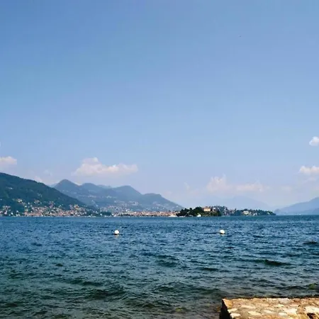 In With Maggiore Views Nyaraló Baveno