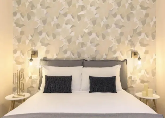 In With Maggiore Views *